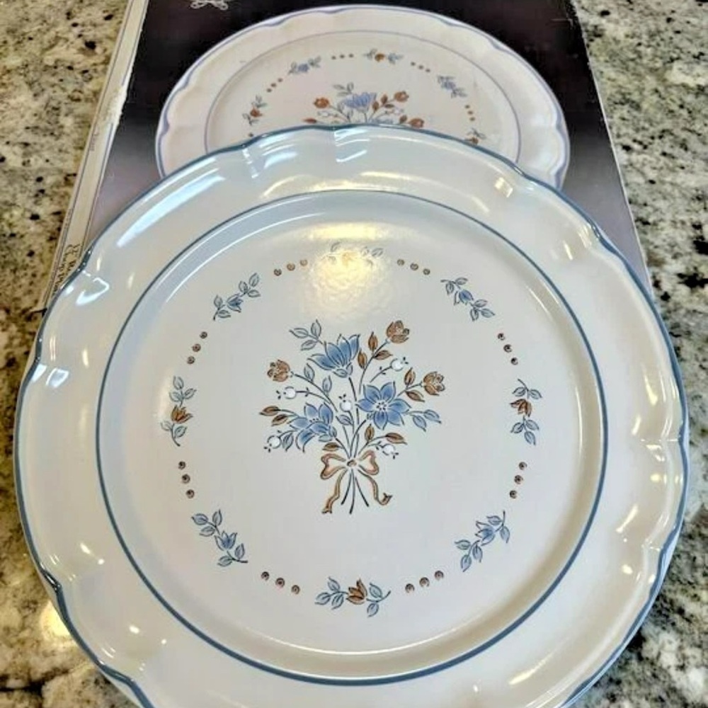 Cordella Collection Burnet Stoneware ROUND CHOP PLATE - Cottage Core